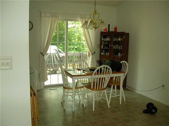 3rd image of 815 Charter Oaks Dr