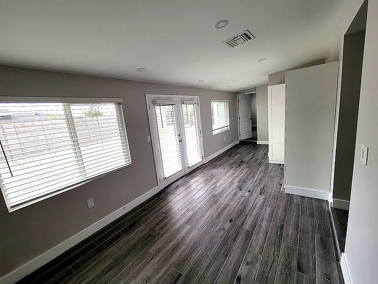 535 W 15th St — Photo 6