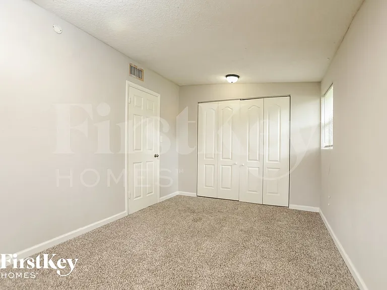 429 Notre Dame Dr — Photo 10