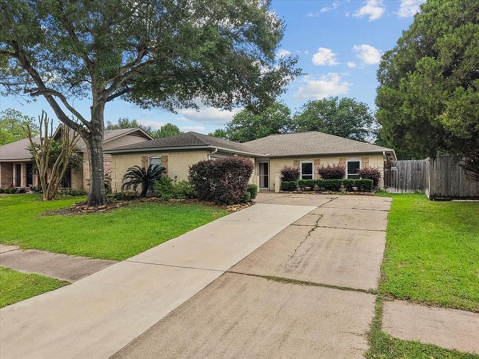 1st image of 883 Silverpines Rd