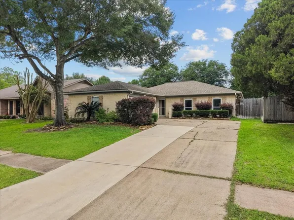 883 Silverpines Rd, Houston, TX 77062