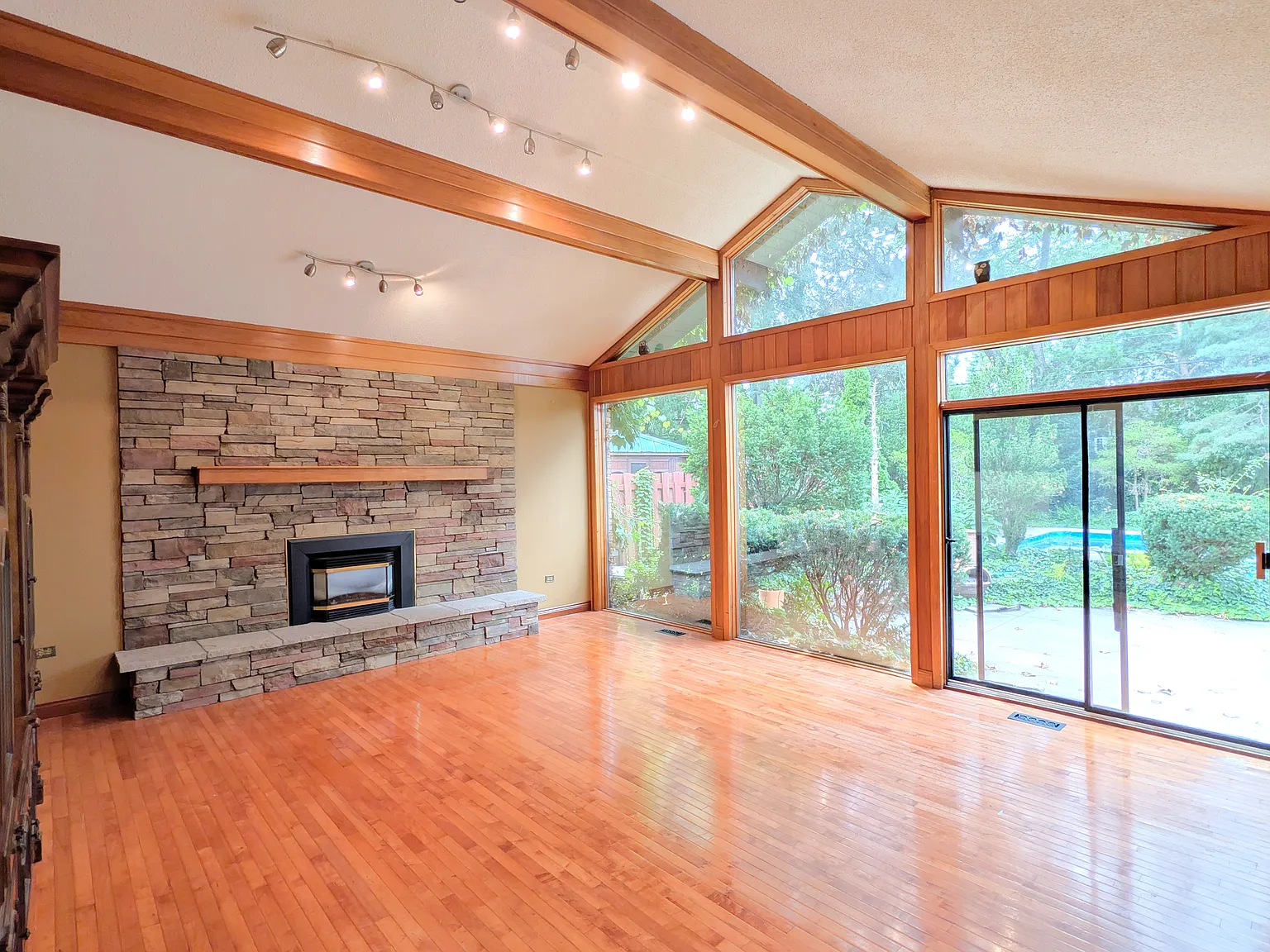 1275 Parkview - Main Level — Photo 4
