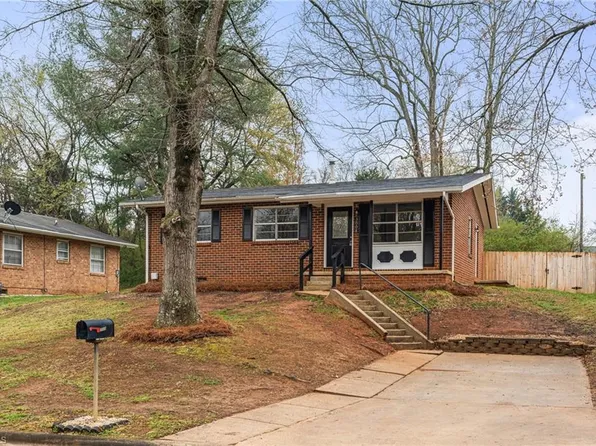 3008 Corry Cir, Winston Salem, NC 27107