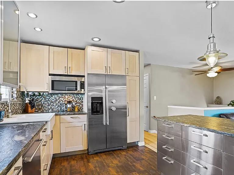 4555 Brookfield Dr — Photo 10