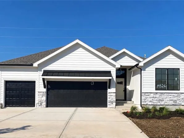 19326 Skyview Ln, Spring Hill, KS 66083