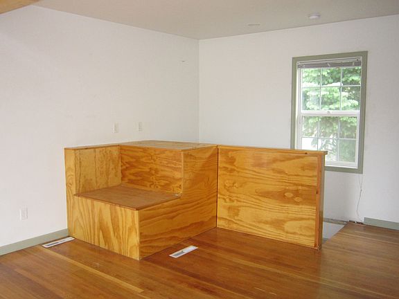 3rd image of 1015 N Park St