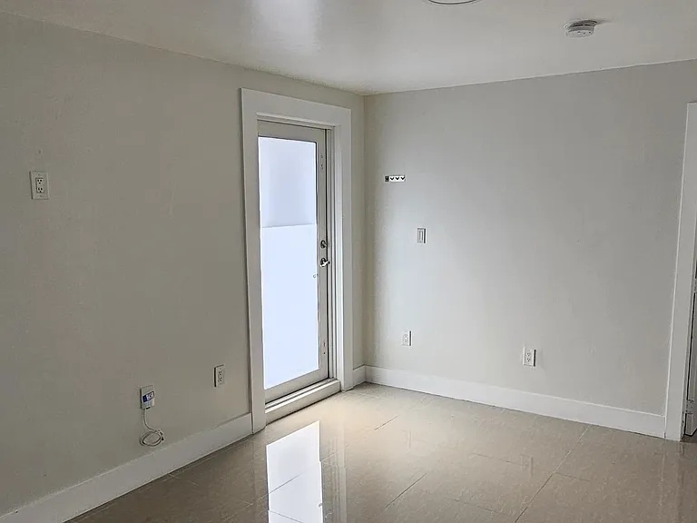 9840 Colonial Dr — Photo 13