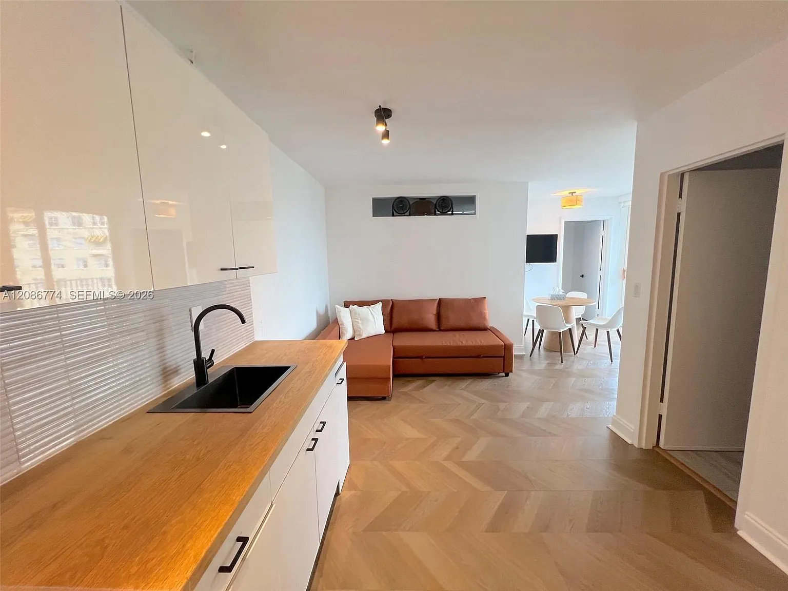 Islander Condo Apts — Photo 2