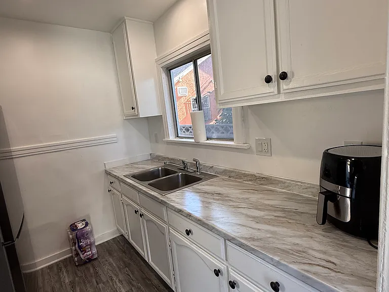 1363 W 38th St — Photo 13
