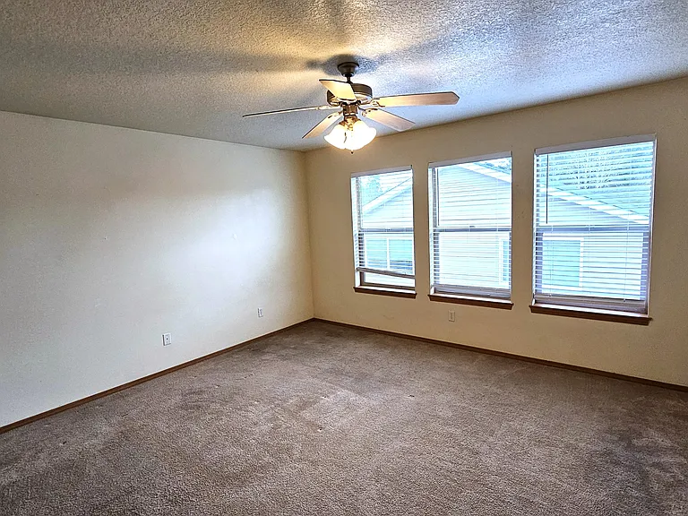 8111 NE 36th Ct — Photo 14