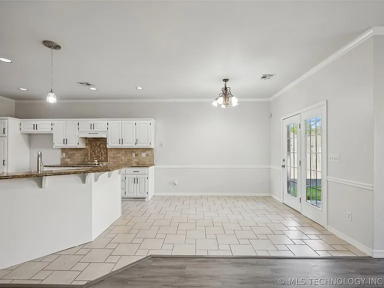 4308 W Broadway Ave N — Photo 10
