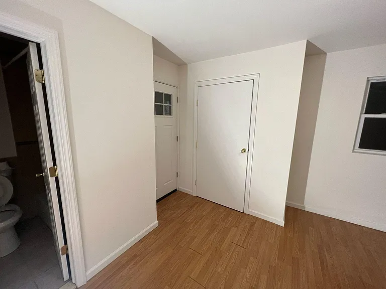 961 Spur Dr N #B — Photo 2