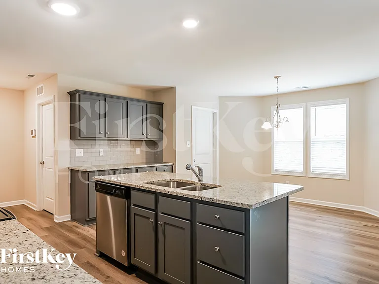 90 Voyage Cir — Photo 4