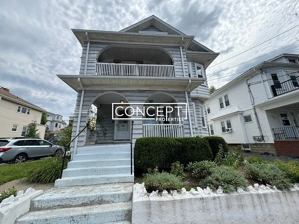 98 W Quincy St