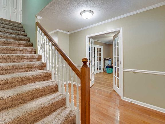 3rd image of 9319 Berkshire Cir