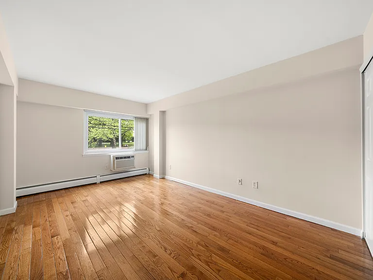 333 Grand Ave #2S — Photo 11