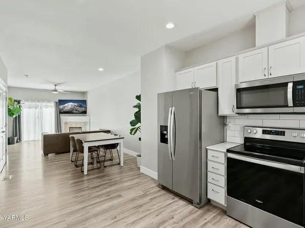 2600 Racquet Ln #1, Yakima, WA 98902