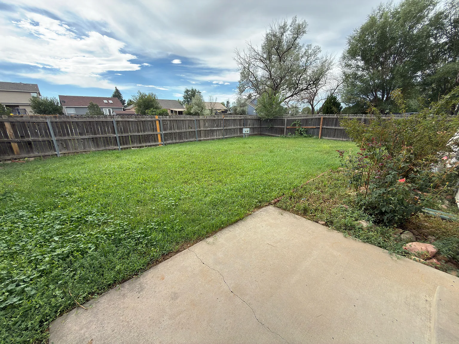 4 bed, 2016 sqft, $2,250 — Photo 2