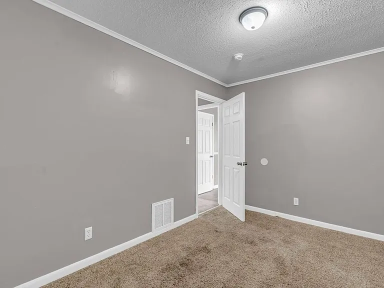 1007 Eisenhower Dr — Photo 19