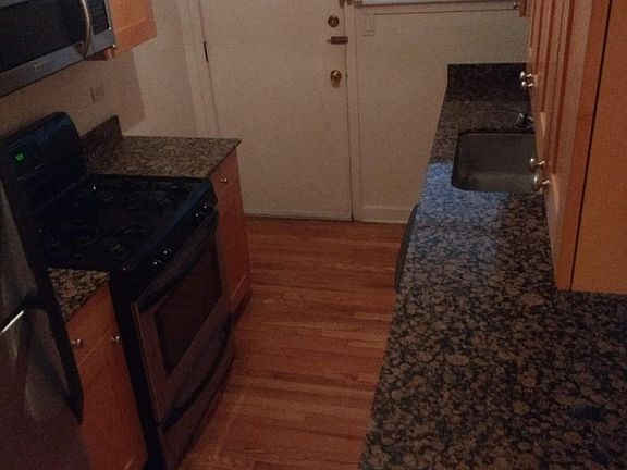 5th image of 1850 W Lunt Ave