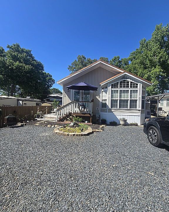 1st image of 110 Twin Bluff Trl