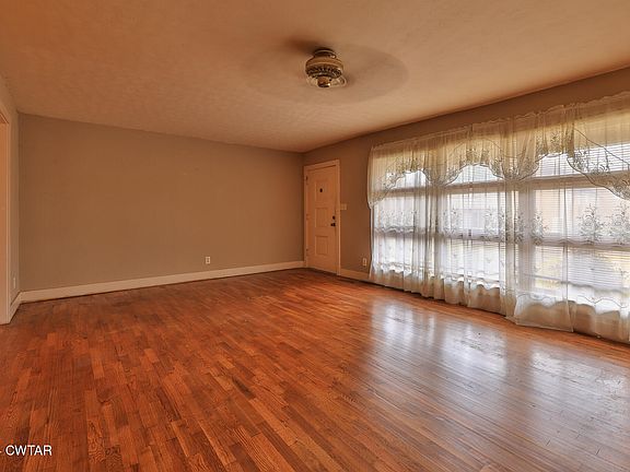 4th image of 1108 Edwards St
