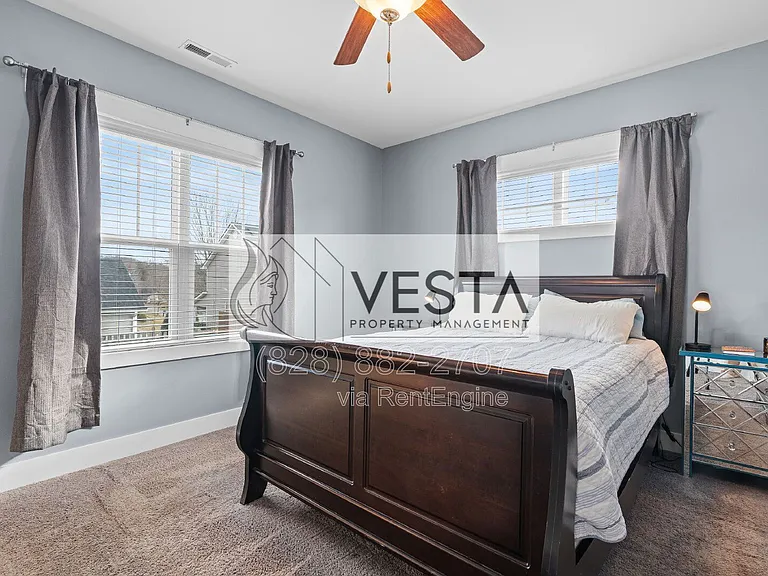 16 Hyde Park Pl — Photo 20
