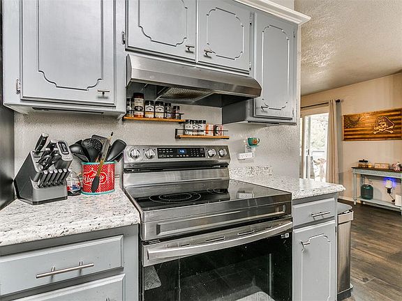 5th image of 392 Echo Ln