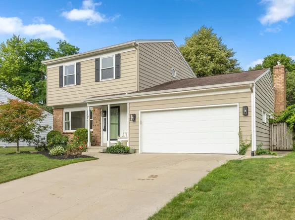 1865 Ridgemoor Dr SE, Grand Rapids, MI 49506