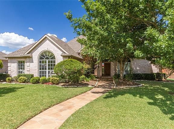 2nd image of 1601 Twin Oaks Dr