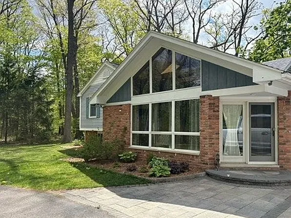 16581 Henry Ruff St, Livonia, MI 48154
