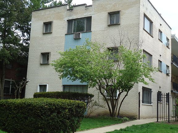 3rd image of 1628 W Touhy Ave