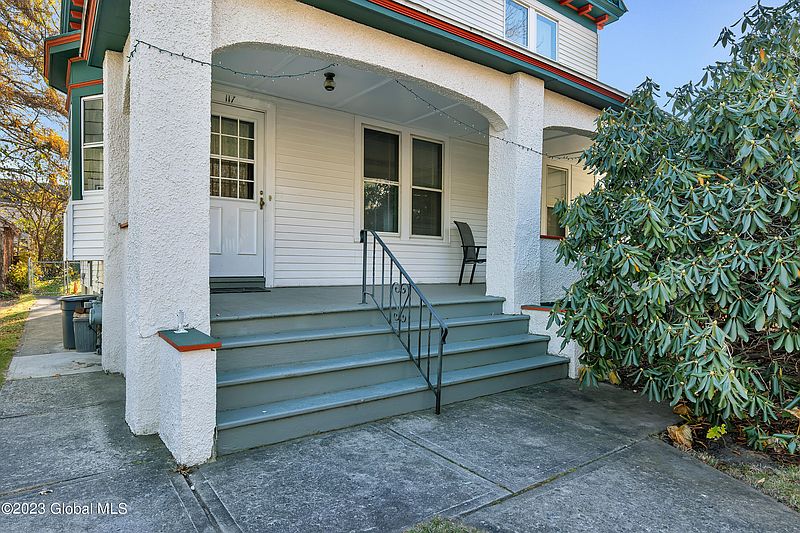 3rd image of 117 S Pine Avenue