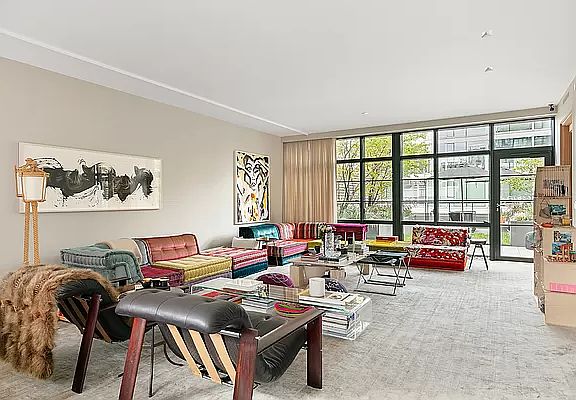 3rd image of 150 Charles St APT 4BN