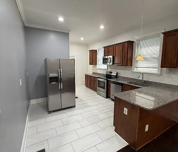 2235 Whitaker St — Photo 23