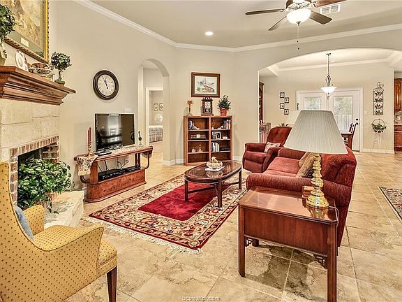 5th image of 2207 Ironwood Dr