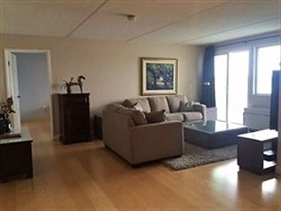 4th image of 200 Cove Way Unit 1011