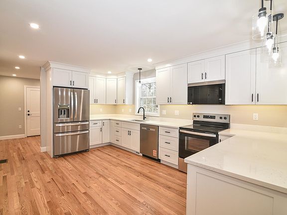 4th image of 19 Mammoth Road