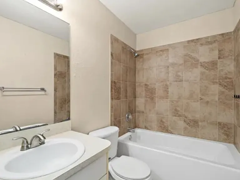 1304 Mandys Ct — Photo 7