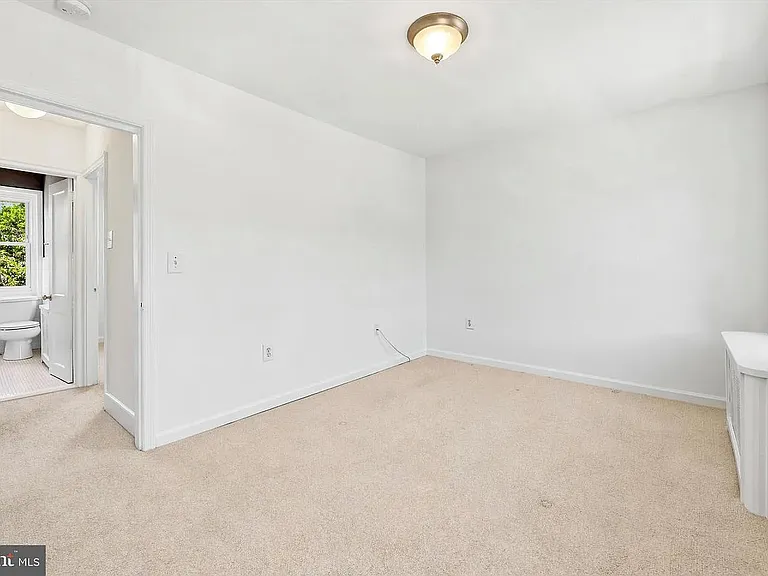 117 E 3rd Ave — Photo 7