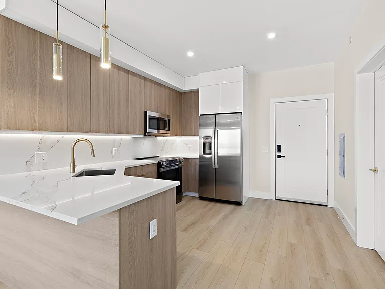 4525 Bergenwood Ave #203 — Photo 3
