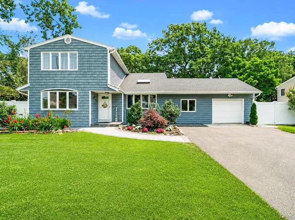 11 Mallard Avenue, Selden, NY 11784