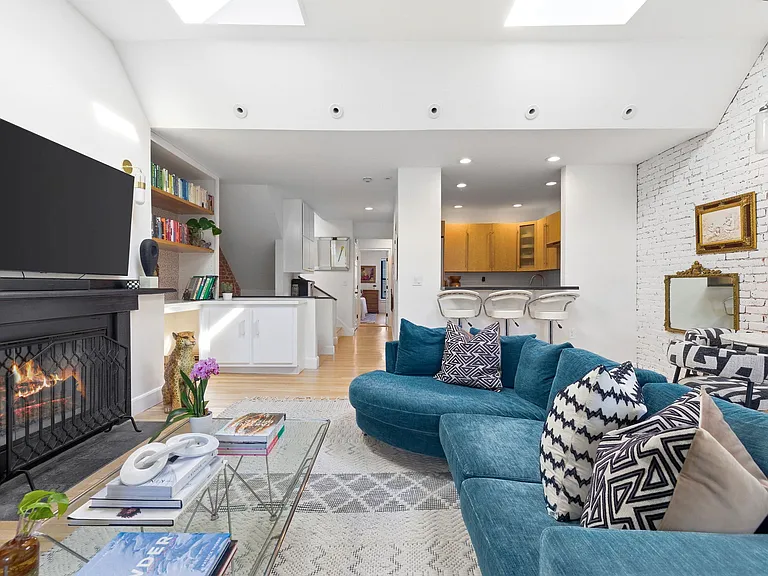 552 Columbus Ave #Penthouse 6 — Photo 9
