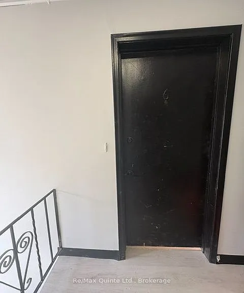 174 Queen St #6 — Photo 2