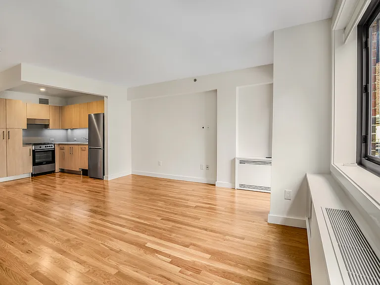 101 W 15th St #203 — Photo 7