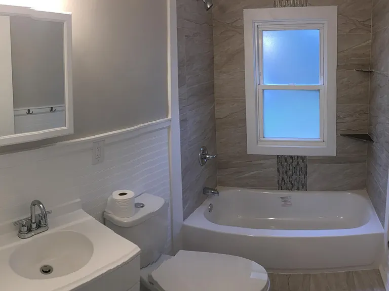 23315 Tawas Ave — Photo 3