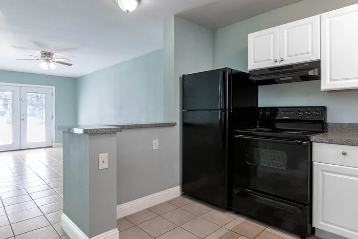 2 bed, 1.0 bath, $995 — Photo 4