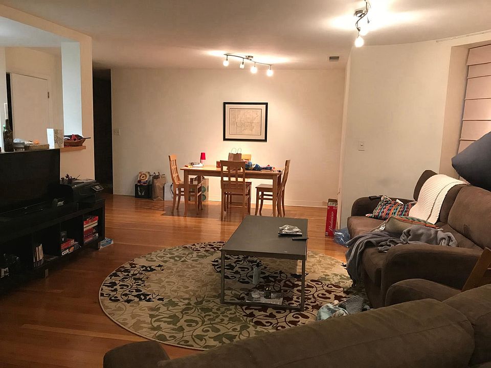 2nd image of 111 Gainsborough St Unit 01