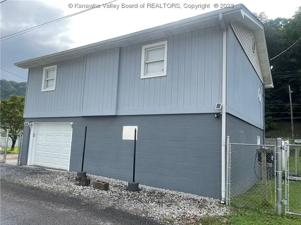 527 1/2 Justice Ave, Logan, WV 25601