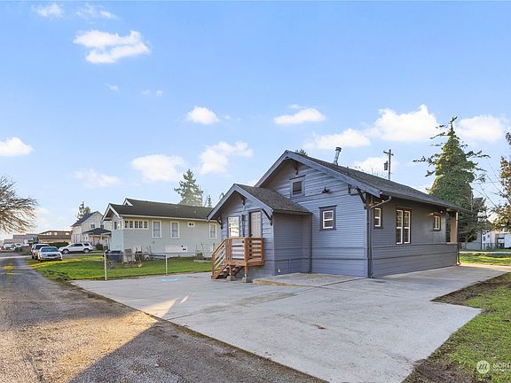 3rd image of 27333 102nd Avenue NW